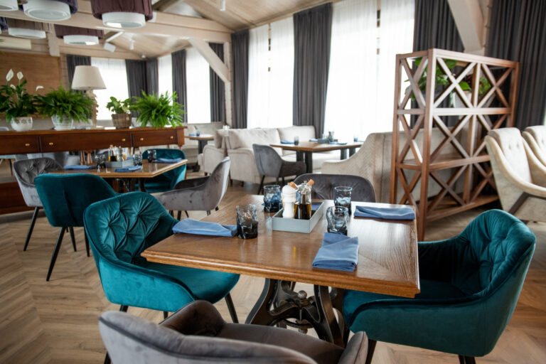 Restaurant Furnishing Company Achieved a 6,200% ROI Through Strong USP-Focused Meta Ads